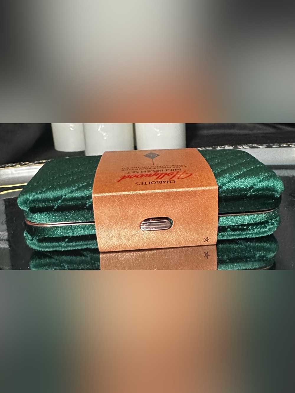 CHARLOTTE TILBURY MINI BRUSH SET in a GREEN VELVET CLUTCH - BRAND NEW in Plastic - Picture 11 of 17